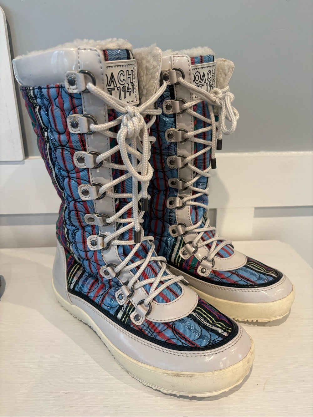 Coach Peggey Size 6.5 Signature Lace Up Snow Boots